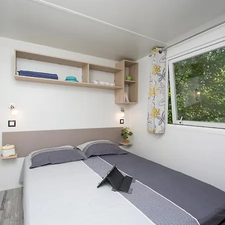 Camping Le Luberon Apt Buitenkant foto